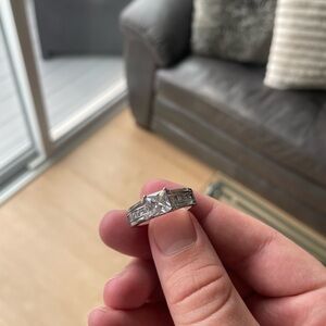 Elegant Silver Ring with Clear Gemstone